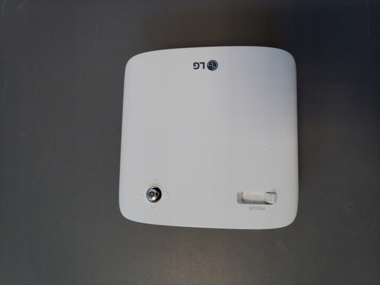 LG Electronics - 【プロジェクタ】LG PH150G LEDモバイルプロジェクター 100インチ画面がラクラク持ち運び。手のひらサイズ